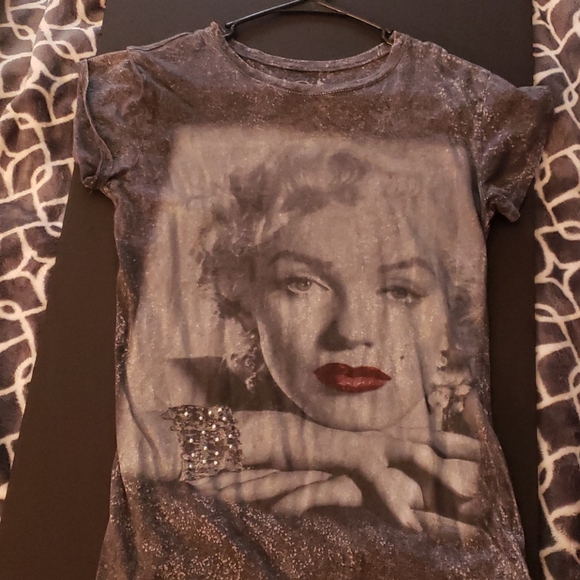 T-shirt - Picture 2 of 2